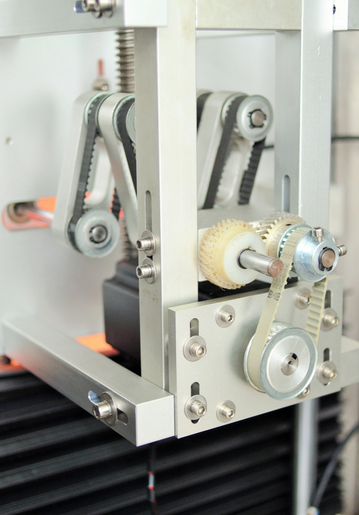 Máy dán nhãn co ống bọc kín nắp và thân máy với hai đầu