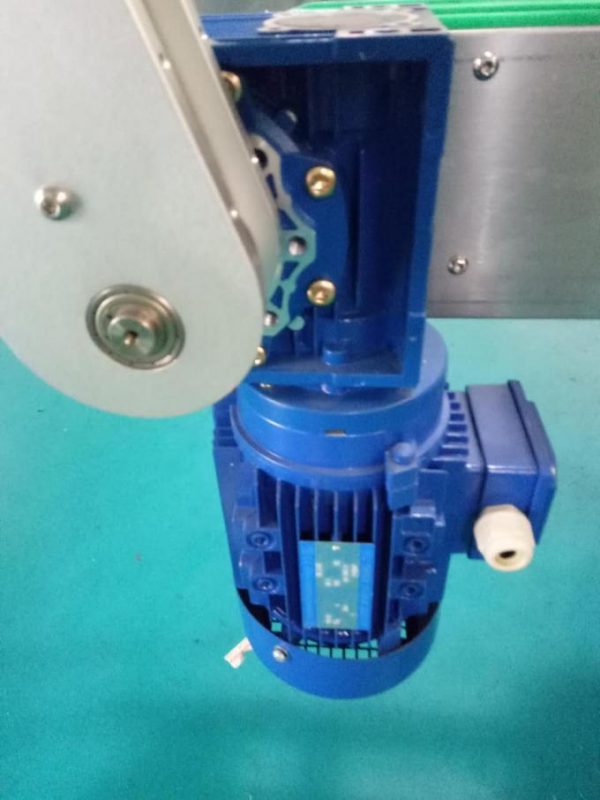 Máy dán nhãn nhãn dán chai vuông SUS304 Tủ hai mặt với các sản phẩm chăm sóc cá nhân