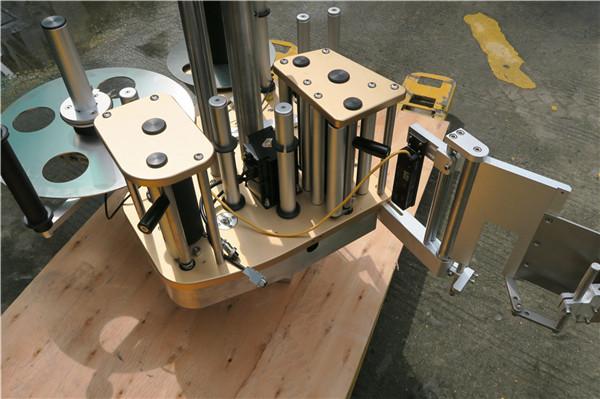 Máy dán nhãn nhãn dán quay tốc độ cao với chức năng xoay