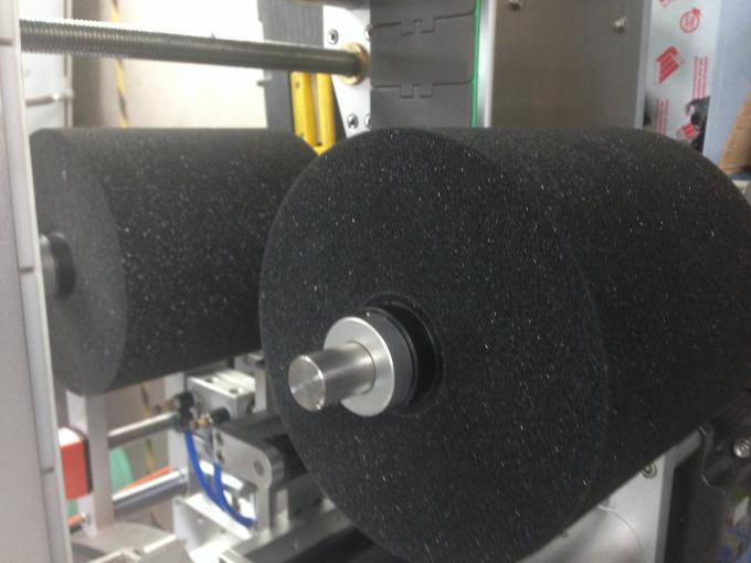 Máy dán nhãn chai động cơ máy chủ cho chai tròn / phẳng / vuông