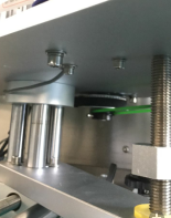 Cơ chế ép lên đầu chai Máy dán nhãn chai tự động với chứng chỉ CE