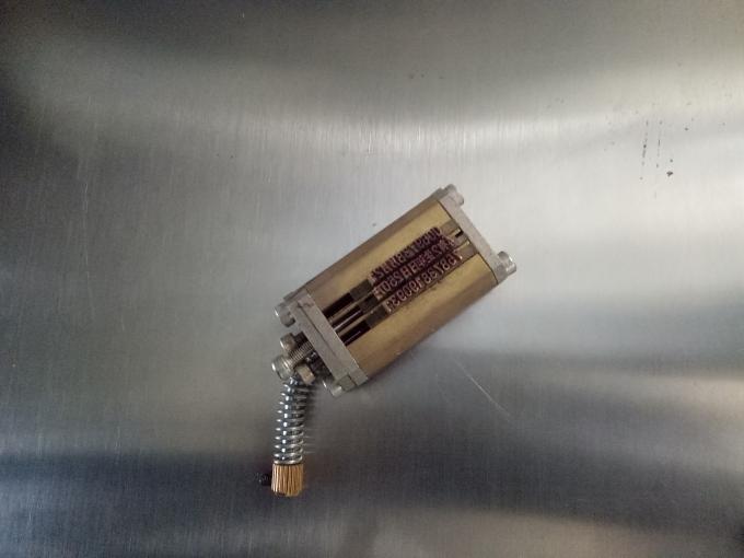 Máy dán nhãn nhãn dán ba hoặc hai mặt tùy chỉnh với máy mã hóa